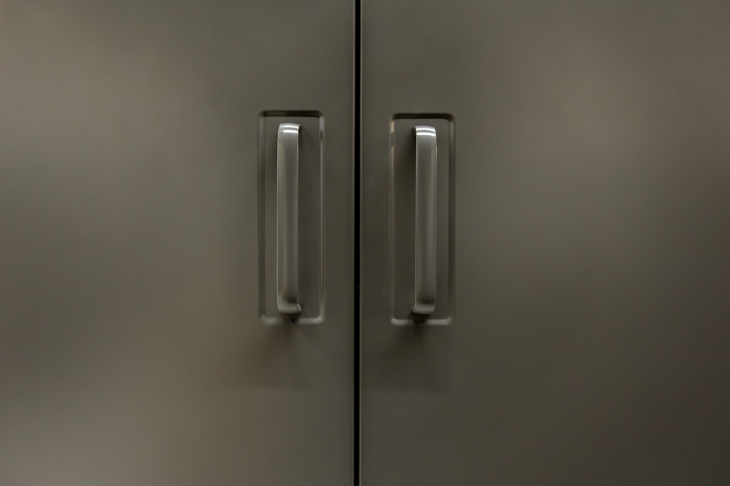 Drzwi techniczne ze stali jako standard bezpieczeństwa i wytrzymałości